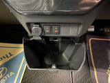 運転席・助手席シートヒーター付き♪お尻や腰回りを温めてくれますよ(^^♪
