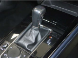 運転しながらでも手元を見ずに操作可能なマツダコネクトの操作ダイアルです!