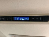 後席にもエアコンやクーラーのスイッチがあります。後席からでも操作できるので快適です。