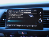 LKAS(車線維持支援システム)車両が車線の中央に沿って走行できるように、高速道路などでのステアリング操作を支援し、運転負荷軽減を図ります