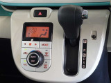 車内を快適に、オートエアコンを装備しています。