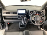 【前方視界】開放的な前方視界!運転がしやすく疲れにくいです♪窓が大きく、見通しがとっても良いおクルマですよ♪