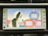 テレビ映像を画面で楽しめる装備です。停車中の待ち時間などに番組を視聴でき、画面の大きさも確認しやすい印象です。操作画面から切り替えてご利用いただけます。