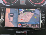 全周囲や後方確認に便利で安全な全方位型モニターとバックカメラも装備しています。