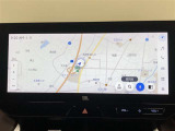 【12.3インチディスプレイオーディオ】センター通信型コネクティッドナビに加え、車載ナビ機能を搭載しています。通信エリア外でも、シームレスなナビドライブをサポート!