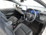 シンプルで使いやすいデザインの運転席です。