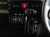 車内を快適に、オートエアコンを装備しています。