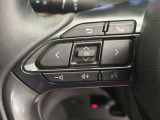 ステアリングスイッチでは、ハンドルから手を離すことなくオーディオ操作と、メーター内のディスプレイ操作が可能です!