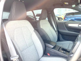 VOLVOのシートは人間工学に基づいた設計となっており、長時間の運転でも疲れにくいと定評があります。当店ではモデルにより試乗可能なお車もご用意しておりますので、ぜひ座り心地をご体感ください。