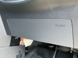 ニーエアバッグが運転者の膝周りを事故時の衝撃から守ってくれます。