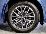 【BMWアロイホイル】軽量かつ強度に拘ったアロイホイル。走行性能ポテンシャルを引き出す設計。車の足元を引き締めてくれる大きなポイントはアロイホイルです。