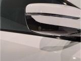 【BMWミラー】視認性の高いスタイリッシュなミラー。自動防眩機能も付いており夜間のドライビングをサポートします。