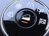 【ヒルディセントコントロール】ブレーキペダルを踏むことなく車速を一定に保つよう支援する機能です。