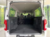普段のお買い物や通勤、送迎等に十分な荷室スペースを確保しております。セカンドシートを倒すと、大きな荷物の積載も可能です♪