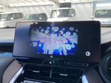 映像コンテンツを画面で楽しめるオーディオ機能を備えています。停車中の待ち時間や休憩中など、車内で過ごすひとときを彩ります。画面表示を活用して、移動の合間も快適にお過ごしいただけます。