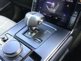 オートマのシフトレバーは操作しやすい位置にあります☆