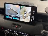 マルチビューカメラを装備!車両の前後・左右に設置されたカメラの映像で、周囲の状況確認をサポート。上空から見下ろしたような映像も表示でき、狭い場所での駐車や取り回しにも心強い機能です。