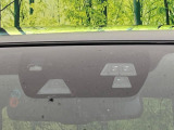 【スマートシティブレーキサポート】低速走行中に前方の車両等を認識し、衝突しそうな時は警報とブレーキで衝突回避と被害軽減をアシスト。より安全にドライブをお楽しみいただけます。