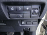 運転席下、各種操作スイッチ
