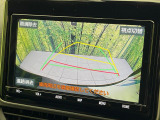 【バックカメラ】駐車時に後方がリアルタイム映像で確認できます。大型商業施設や立体駐車場での駐車時や、夜間のバック時に大活躍!運転スキルに関わらず、今や必須となった装備のひとつです!
