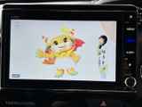 テレビ映像を画面で楽しめる装備です。停車中の休憩時間に番組を視聴でき、車内で過ごすひとときにも活用いただけます。視聴の際は安全のため停車した状態でご利用ください。