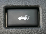【パワーバックドア】スマートキーや運転席のボタンを押すだけでリアゲートが自動で開閉します!荷物を持っている時や、高い位置にあるバックドアを閉める際に便利な機能です♪