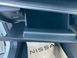 グローブボックス