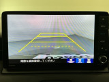 リバースギアに入れるだけで後方の表示へ切り替わります。夜間や雨の日の駐車も楽になりますよ。