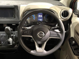 インテリアに合わせたデザインのステアリングは、運転される方のことも考え、運転しやすい形状、大きさです。是非一度、実際に触ってお確かめください。