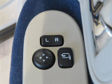 ドアミラーは電動格納式です。