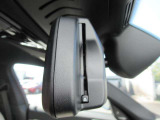 SOSコール装備です。緊急時は遠慮なく押してください。BMWメーカーエマージェンシーに直結致します。