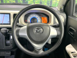 インテリアに合わせたデザインのステアリングは、運転される方のことも考え、運転しやすい形状、大きさです。是非一度、実際に触ってお確かめください。