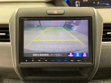 【バックカメラ】シフトを「R」の位置に入れると、自動的に画面がカメラ映像に切り替わり後方の視界をサポートする必須装備です!