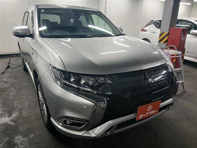 アウトランダーPHEV 2.4 G 4WD 禁煙車 アダプティブクルーズコントロール