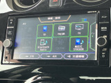 画面上にSDやFM/AM、Bluetooth Audioなどの選択肢が並び、使いたい音源を確認しやすい表示です。音楽再生や交通情報の利用など、日々の移動を快適にサポートします。