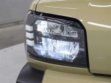 LEDヘッドライトには、対向車のヘッドランプなど前方の明るさを検知し、ハイビームとロービームを自動で切り替えるオートハイビーム(AHB)が装着されています。