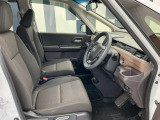 アクセルから足を離しても設定したスピードを保ち走行し、高速道路での疲労軽減に役立つクルーズコントロール付きです!