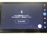 Bluetooth機能搭載。車とスマホやiPhoneをペアリングしておけばハンズフリー電話はもちろん、スマホやiPhone内の音楽を車のスピーカーで流すこともできますよ。