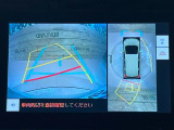 【パノラミックビューモニター】専用のカメラにより、上から見下ろしたような視点で360度クルマの周囲を確認することができます☆死角部分も確認しやすく、狭い場所での切り返しや駐車もスムーズに行えます。