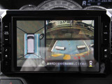 駐車時に限らず見通しの悪い交差点や狭路でのすれ違いなど、様々な場面で活躍するパノラマカメラ付です!