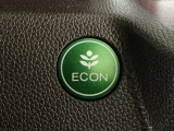 ★ECONスイッチ★ エコドライブを加速しよう!スイッチをONにすると、運転の仕方によるロスを抑え込み燃費をよくするようクルマが頑張ります(*^ー^*)燃費向上にチャレンジ♪