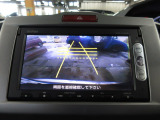 バックカメラの画像です。ガイドラインがスムースな車庫入れをサポートいたします。車庫入れの安心感がアップしますね。