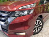 【LEDヘッドライト】悪天候や夜間走行時も良好な視界を確保し安心して運転できる高輝度LEDヘッドライトを装備!点灯速度が早く、消費電力も抑えられています。