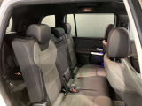 二列目シートは使用感も少なく上質な中古車になります。
