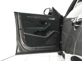 納車前には専門のテクニカルスタッフにより、 厳密な納車前点検を実施しますので、ご安心してお乗り頂けます。