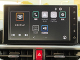 画面にはテレビや電話、スマートフォン連携、設定などの項目が並び、表示から選びやすい構成です。交通情報やHDMIの表示もあり、日々の移動をサポートする便利な装備です。