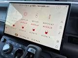 【ダイナミックモード】ダイナミックモードが鋭いスロットルレスポンスと俊敏なハンドリングを引き出し、DEFENDER OCTAならではの高いパフォーマンスと刺激的な走りを実現します。