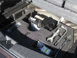 車載工具・パンク修理キットあります。