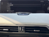 オーディオのソース一覧から、FM・AMラジオやBluetoothなどを選択できます。普段よく使う音源に合わせて切り替えられ、毎日の移動時間を好みの音楽やラジオとともに過ごせます。