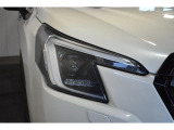 スバルの4WD(AWD)は直進安定性に優れ、日常走行から高速走行まで、さまざまなシーンで安心感に満ちた走りが愉しめます。それは悪路や泥道など左右のタイヤの路面状況が異なるシーンでも変わりません。